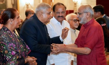 इस्तीफे के बाद पहली बार नजर आए जगदीप धनखड़, नए उपराष्ट्रपति सीपी राधाकृष्णन की शपथ में पहुंचे