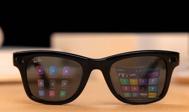 Meta Ray-Ban स्मार्ट ग्लासेज़ 2025: जानिए दोनों मॉडल्स में क्या है अंतर
