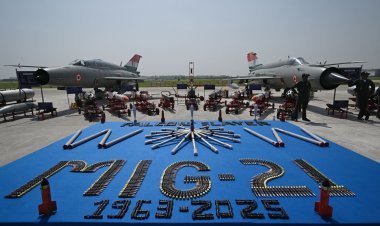 इंडियन एयरफोर्स के आइकॉनिक मिग-21 ने 62 सालों के शानदार सफर के बाद आज आधिकारिक रूप से सेवानिवृति के साथ आसमान को अलविदा कह दिया।