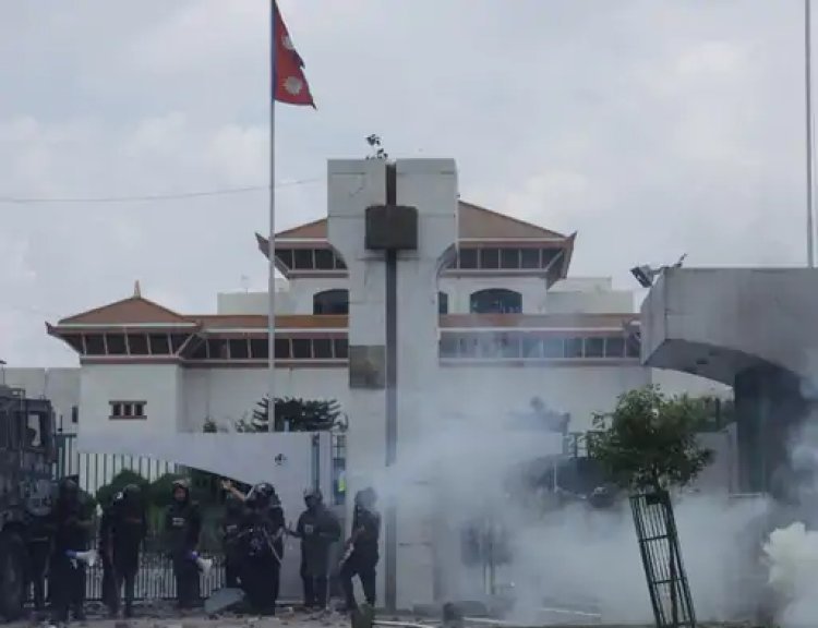 नेपाल संसद में घुसे प्रदर्शनकारी, भ्रष्टाचार के विरोध में उग्र आंदोलन