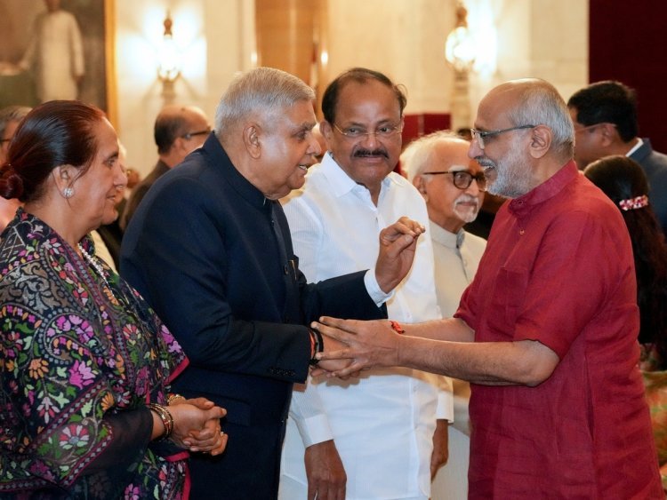 इस्तीफे के बाद पहली बार नजर आए जगदीप धनखड़, नए उपराष्ट्रपति सीपी राधाकृष्णन की शपथ में पहुंचे